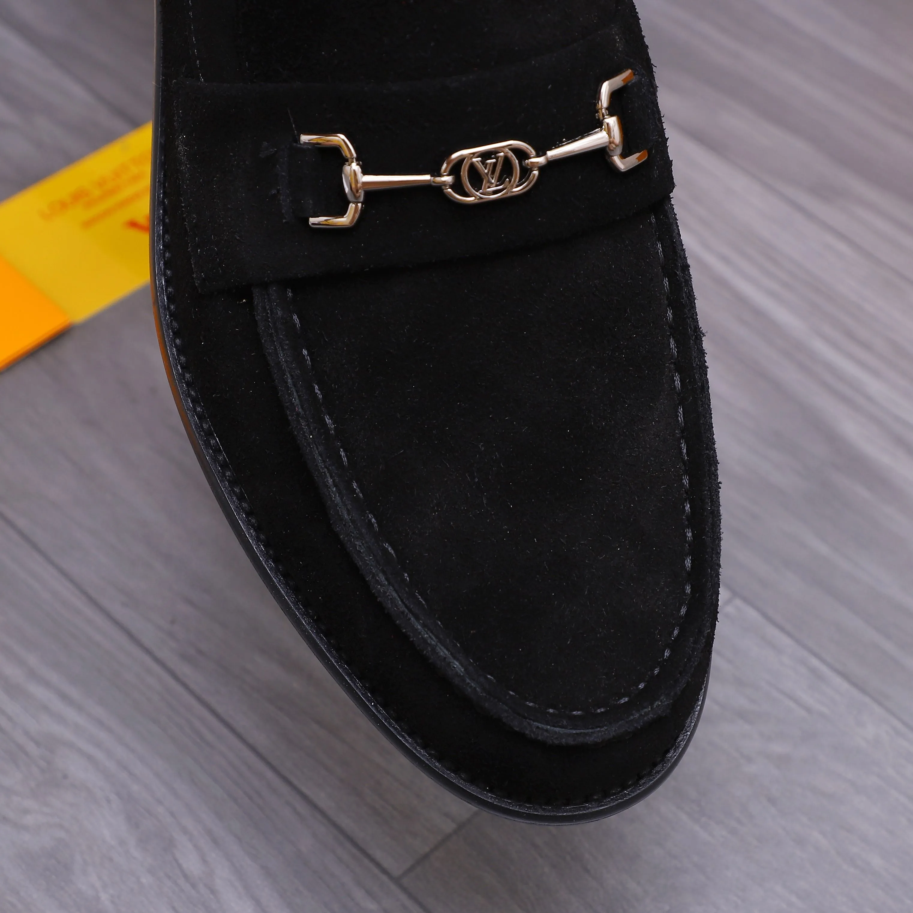 Men's shoes 💰660 Product trademark: LV [Louis Vuitton] business casual slip-on leather shoes, regular size. Size: 39-44 (38.45 custom-made, non-refundable) Product materials: Selected frosted cowhide upper, cowhide lining, original outsole